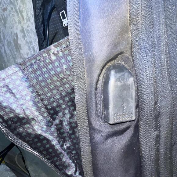 Duchamp London Getaway Expandable Backpack USB Black Travel Book Bag 19x14 *FLAW - Picture 8 of 11